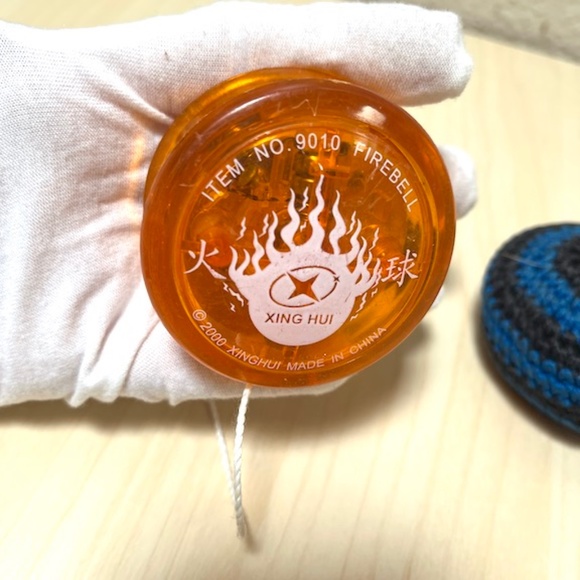 Yoyo and Hackysac toy set. Orange Yoyo, blue & black Hacky-Sac. - Picture 4 of 5